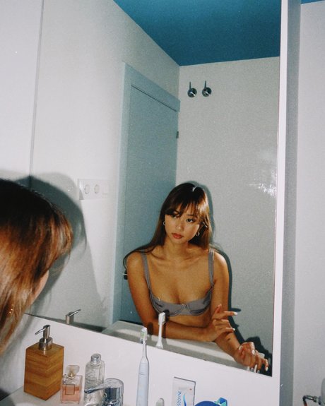 thuvnn nude pornstar pics