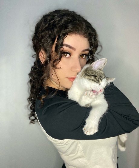 Yazzi erotic actress galleries