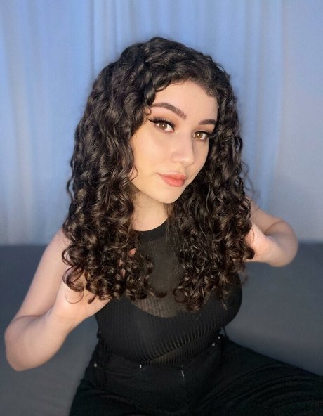 Yazzi perfect actress photos