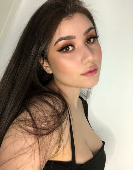 Yazzi model sexy images