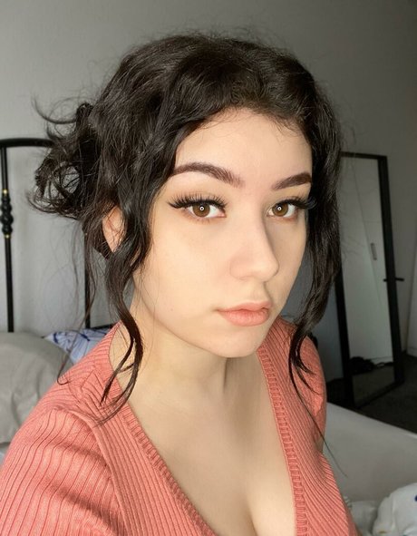 Yazzi beautiful model gallery