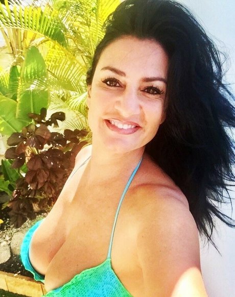 Angela Cavagna pretty actress pictures