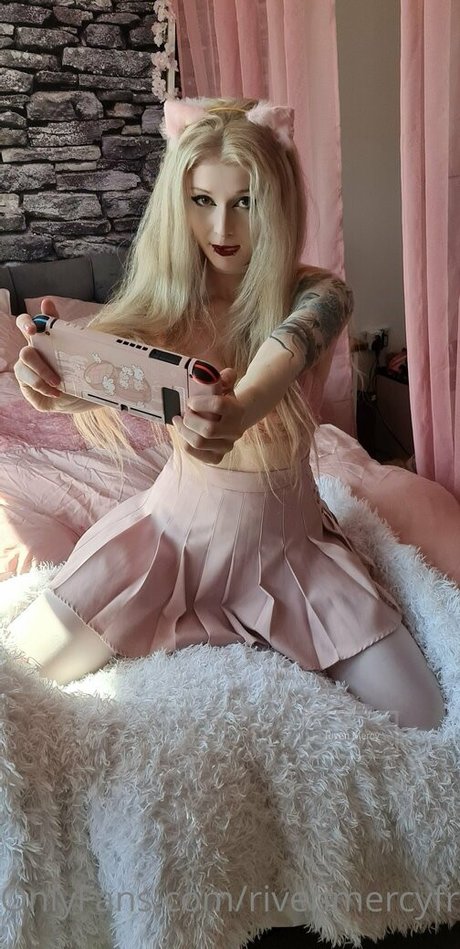 rivenmercyfree star high quality pic