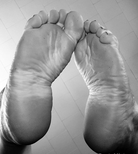 the footress star hot photos