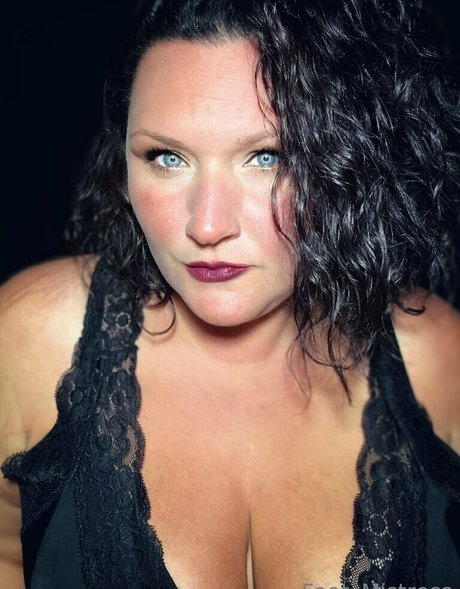 the footress pornstar nude images