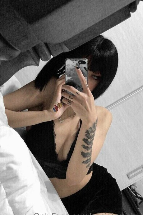 socialcruelty top star photo