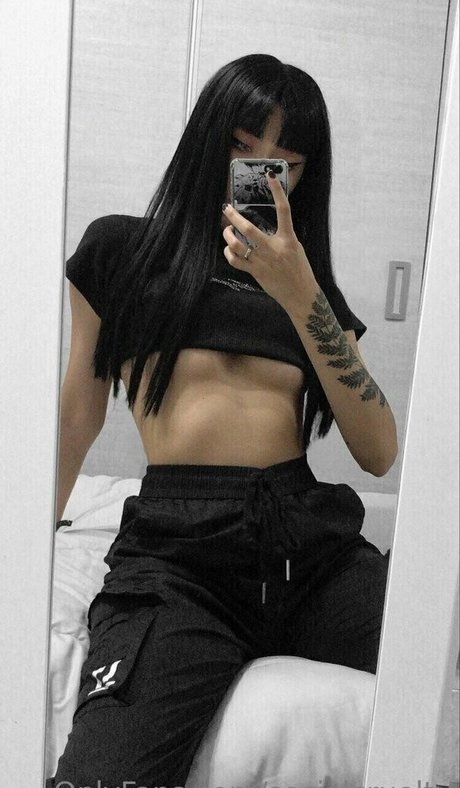 socialcruelty model high quality picture