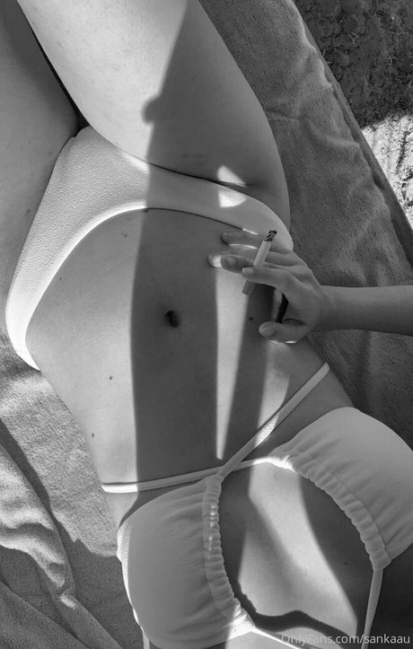 monamixxx naked actress photo