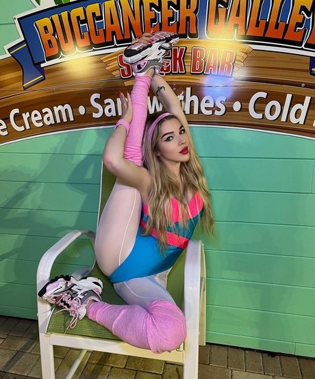 Anna Contortionist beautiful actress image