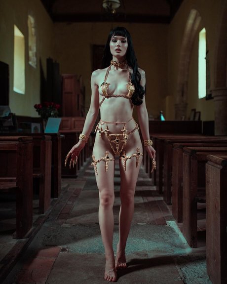 Saich0tic nude star photos