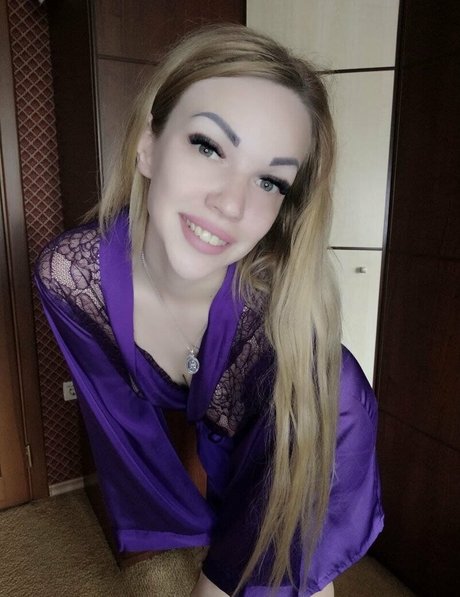 carolinebright sex star images