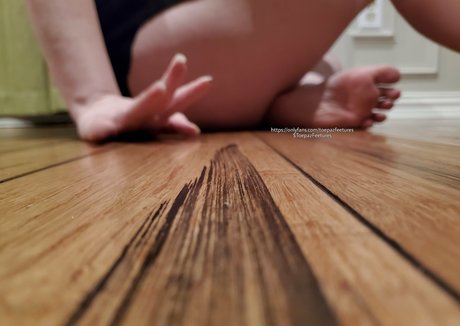 toepazfeetures model free photos