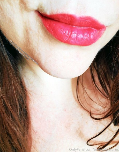 toepazfeetures model img