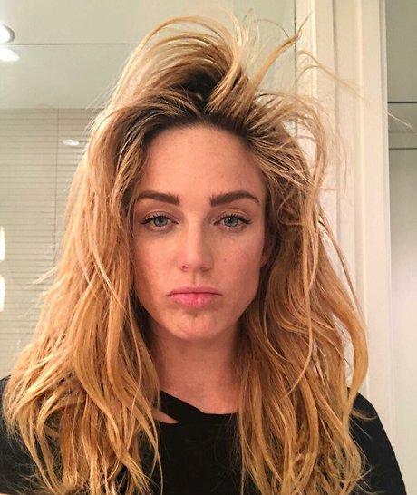 Caity Lotz star adult picture