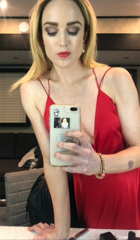 Caity Lotz perfect star pic