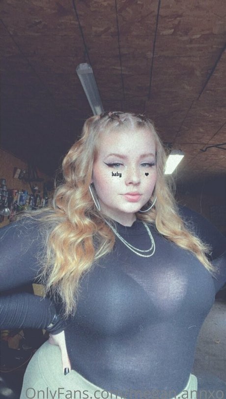 megan annxo star top picture