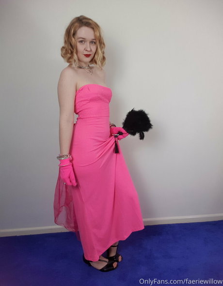 faeriewillow porn model picture