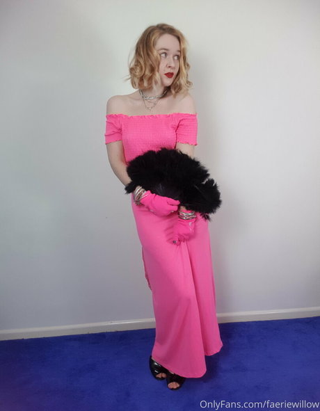 faeriewillow nude star pics