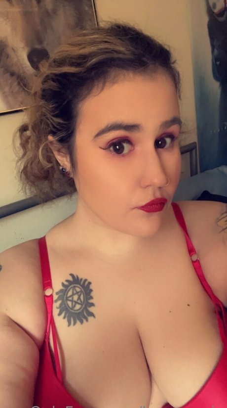 laurxmarie beautiful actress img