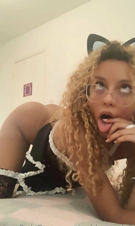 goldencurls3 star nude image