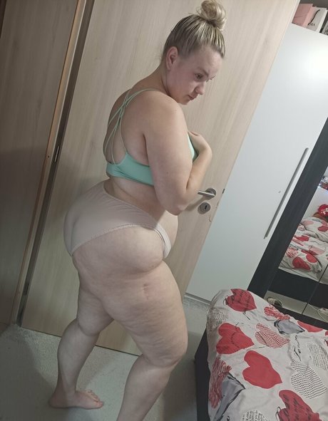 lesbian ass onlyfans naked pic