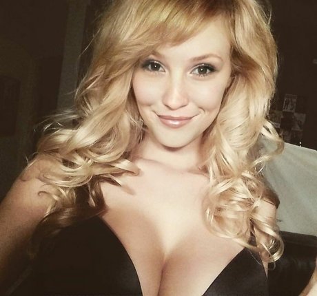 Jessica Blondet hd actress photos