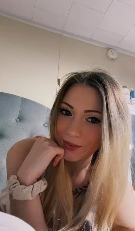 Little Momma pornstar sexy photos