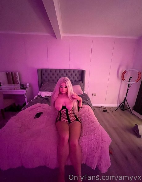 Amyvx model erotic image