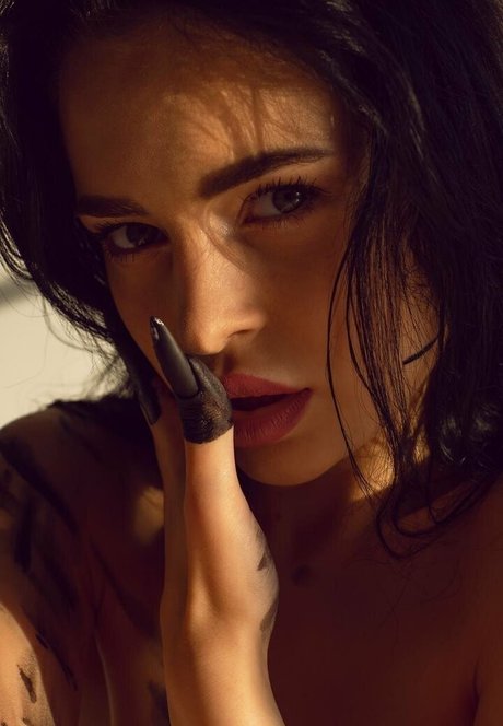 Mila Moore nude actress image