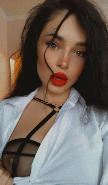 Mila Moore art star img