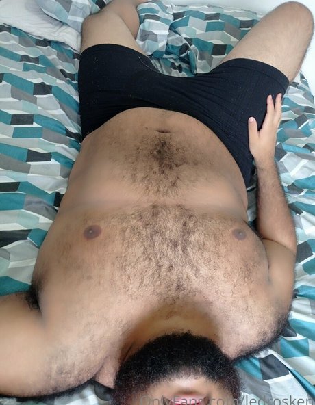 nyxie ledros nudes actress pic