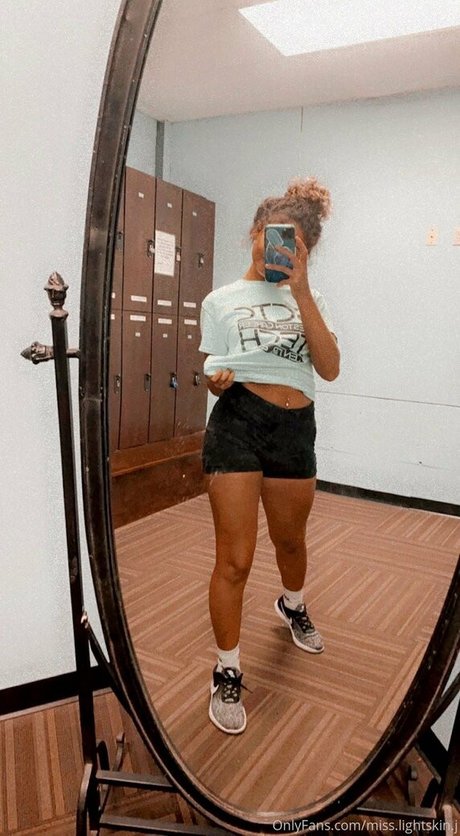 miss lightskin j Profile photo