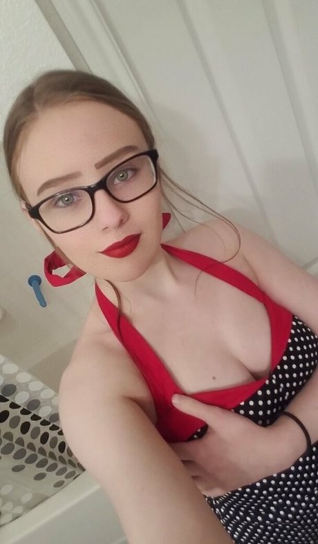 kindlyfruitbat sexy actress photo