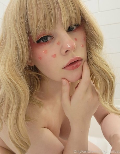 kindlyfruitbat nude model img