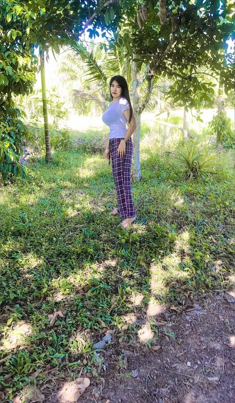 Thanaporn model erotic photo