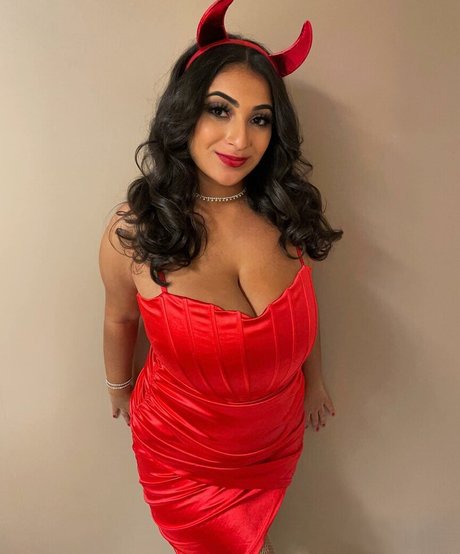 Mimi Russo naked star img