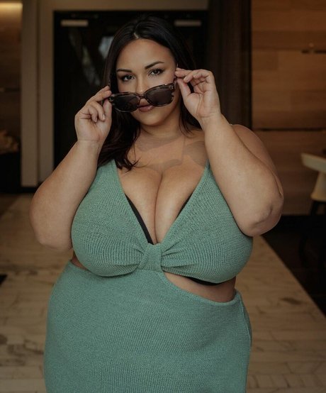 Nicole Denise Johansson model picture