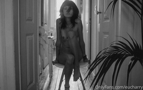 hooters onlyfans sexy naked picture