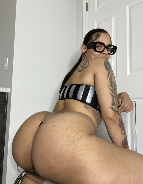 Safarii hot actress images