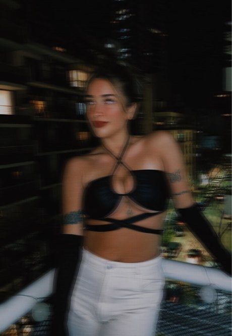 belonly erotic model pic