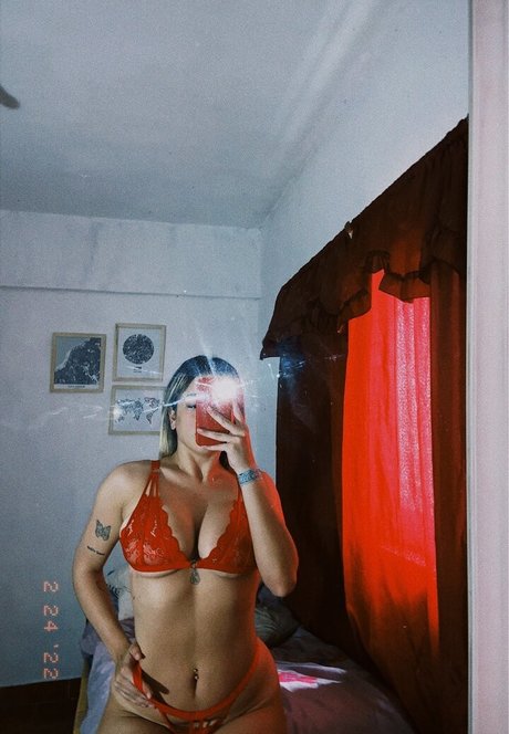 belonly adult model picture