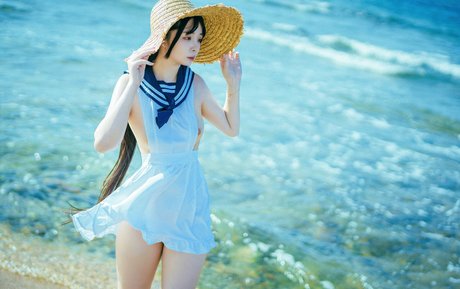 Raku 66 star erotic photos