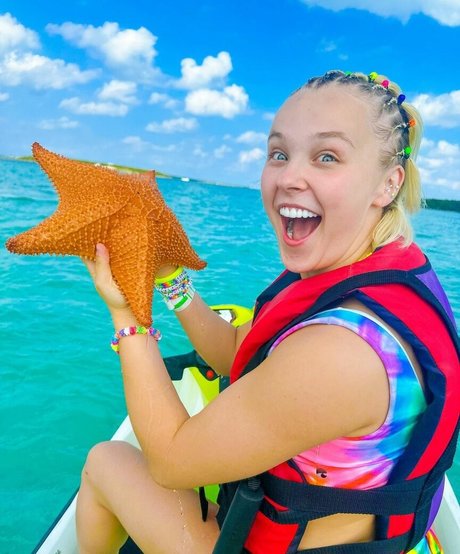Jojo Siwa hot actress gallery