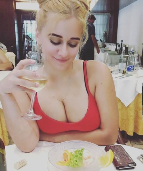 blonde babe onlyfans pornos photo