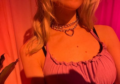 Apollolol naked star pictures