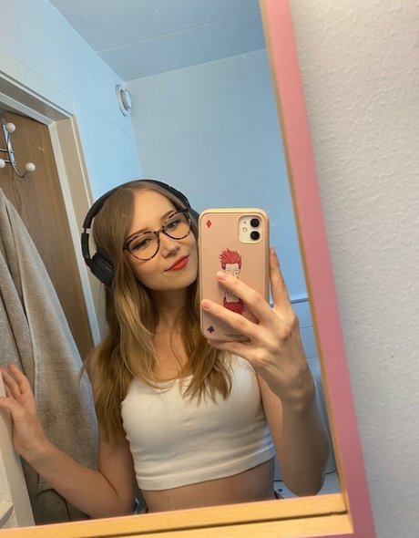 Apollolol star nude gallery