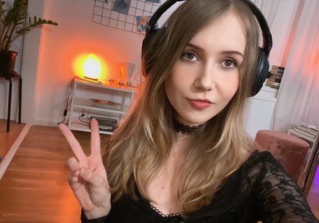 Apollolol exclusive actress pic