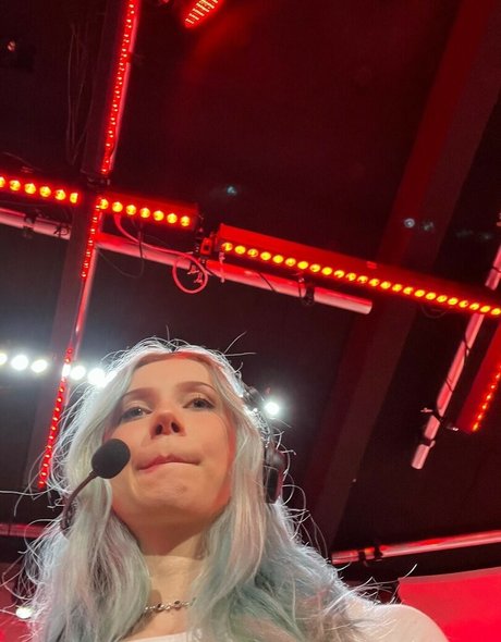 Apollolol porn model photos