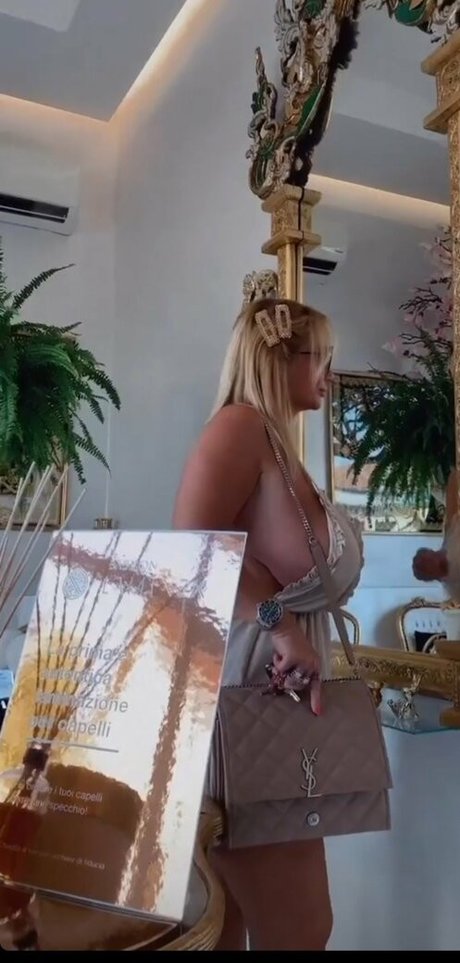 Mara Traversi naked pornstar gallery