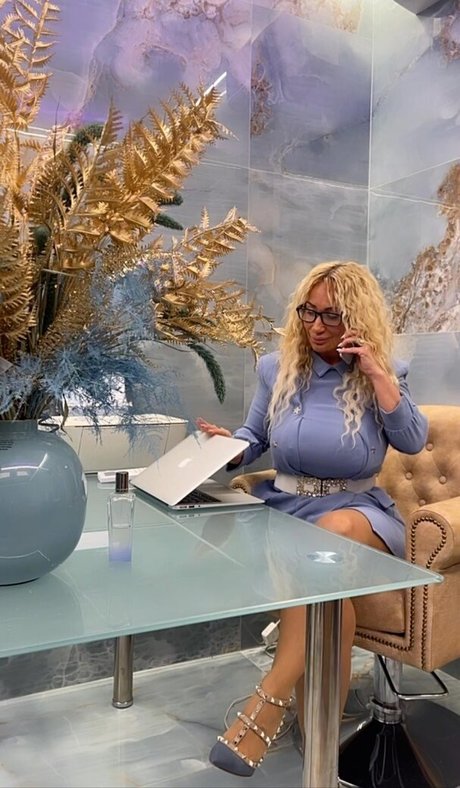 Mara Traversi pretty model images